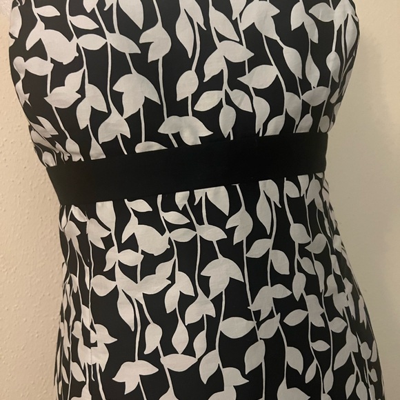 LOFT NEW COCKTAIL DRESS SIZE 12 . Black with white flowers. - Picture 6 of 16